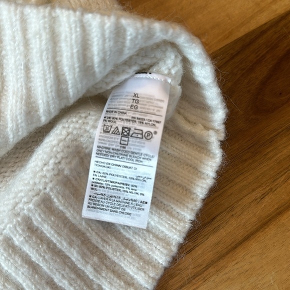 OLD NAVY ⭐️sweater - Picture 5 of 5